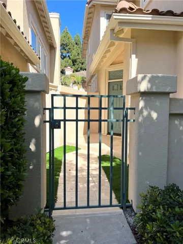 Private gate