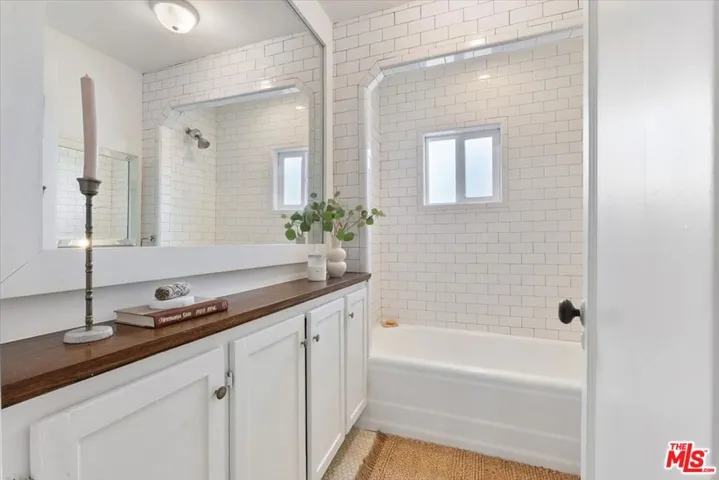 3726 W 59th Street, Los Angeles, California 90043