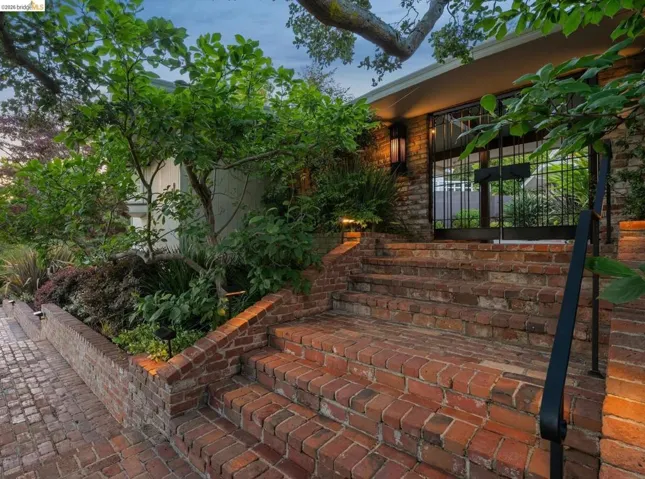 11 Huntleigh Rd, Piedmont, California 94611