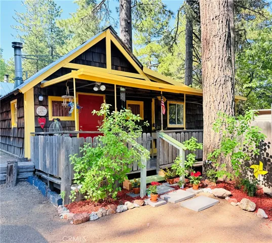 Welcome to 2577 Palo Alto Way Located in the Beautiful Town of Running Springs, CA