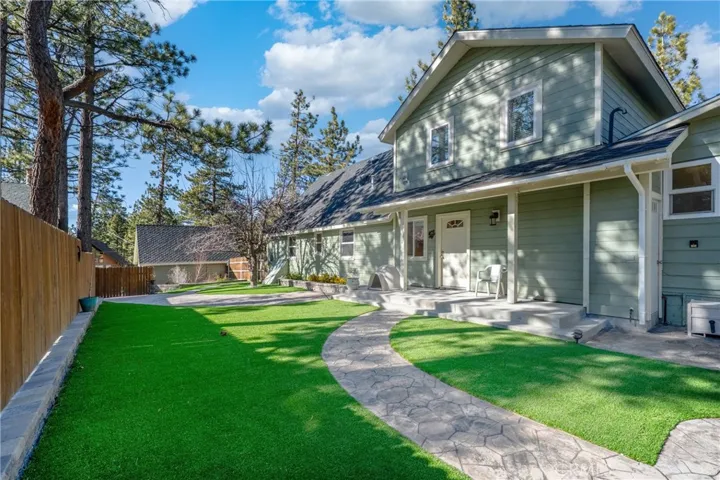 Private Front yard