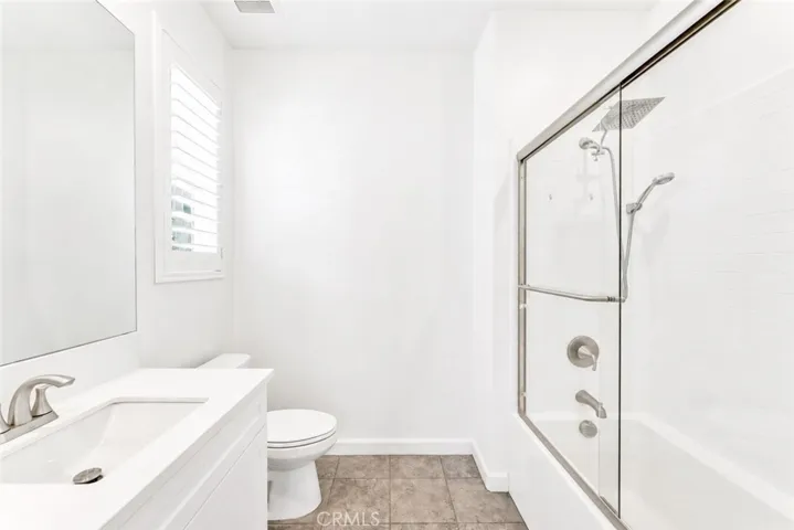 Original photo of the 1st floor bathroom