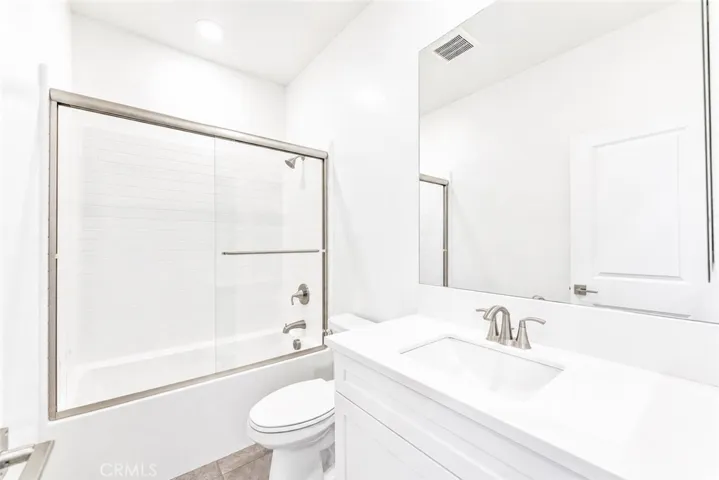 Original photo of the 3rd level bathroom