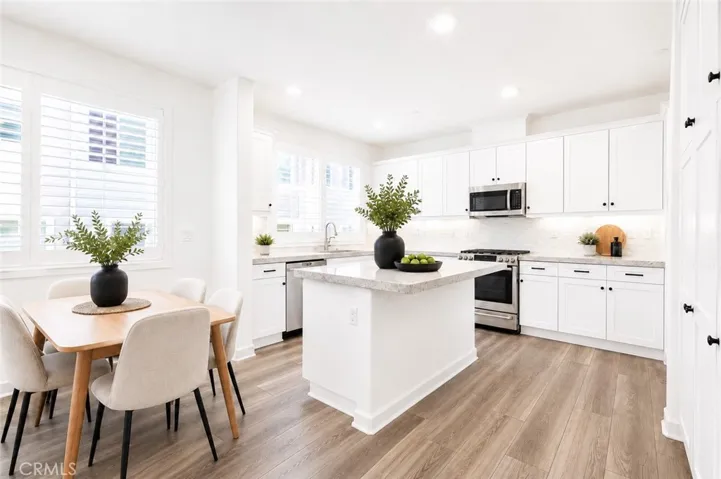 E-staging the kitchen area