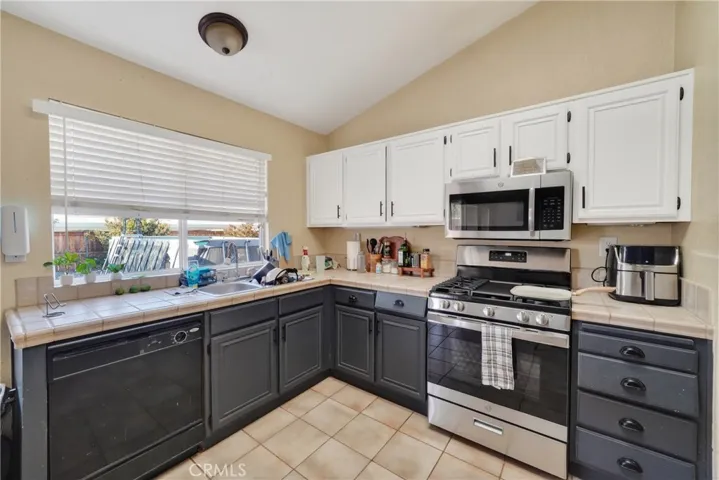 13240 Country Court, Victorville, California 92392