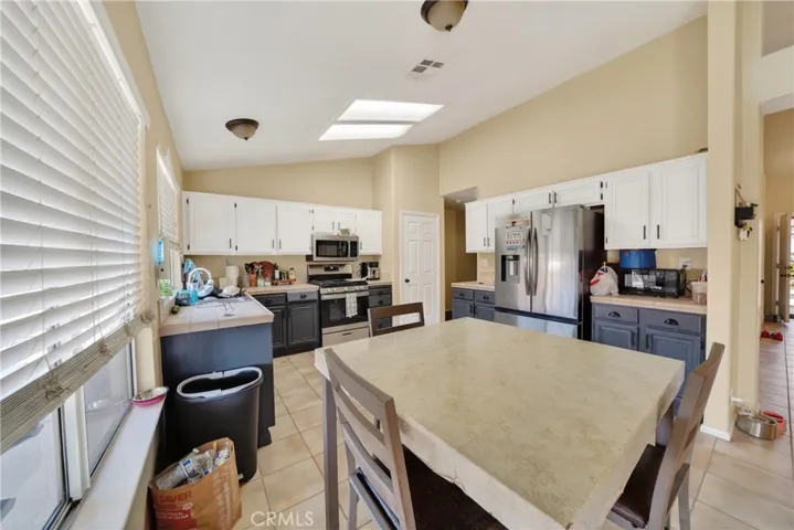 13240 Country Court, Victorville, California 92392