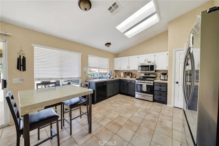 13240 Country Court, Victorville, California 92392