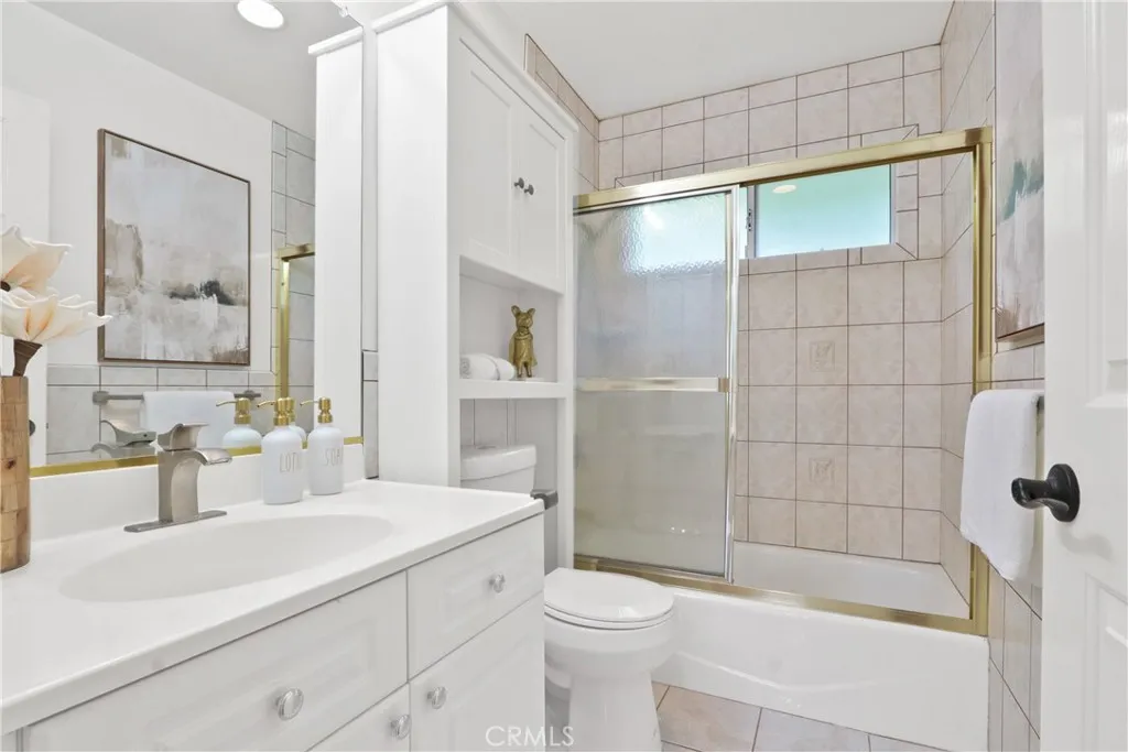 Upstairs hallway bathroom