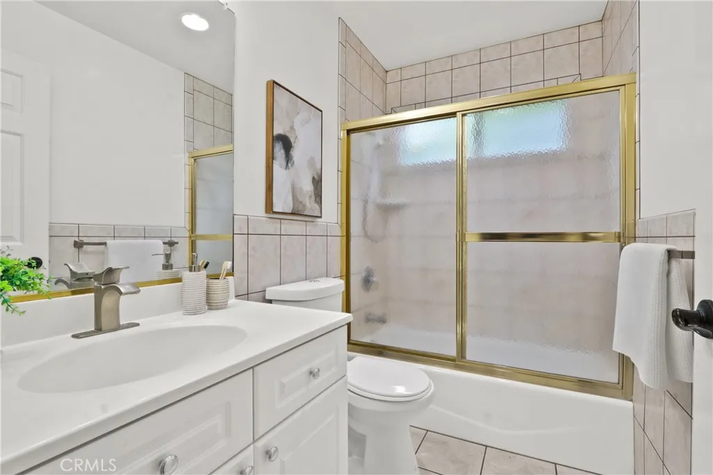 Main Floor Full Bathroom
