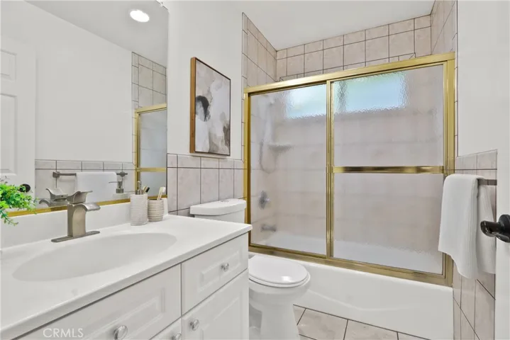 Main Floor Full Bathroom