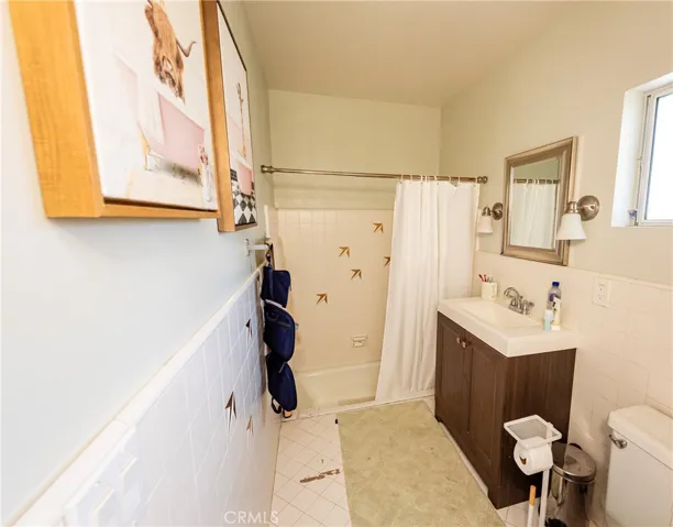 UPSTAIRS BATHROOM