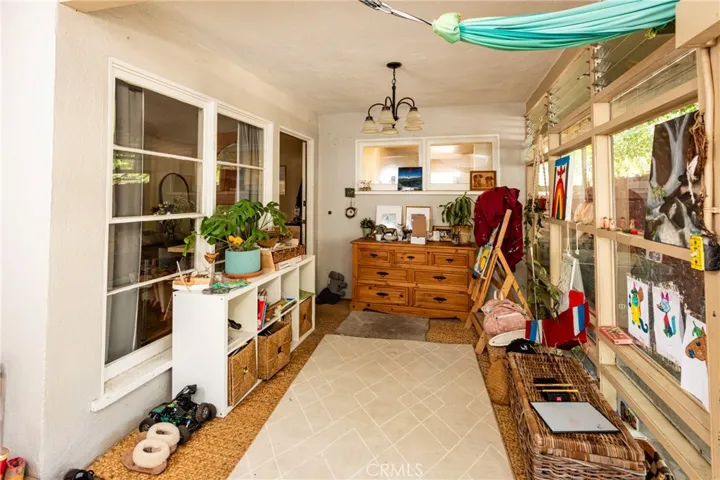 ENTRY/ENCLOSED PATIO