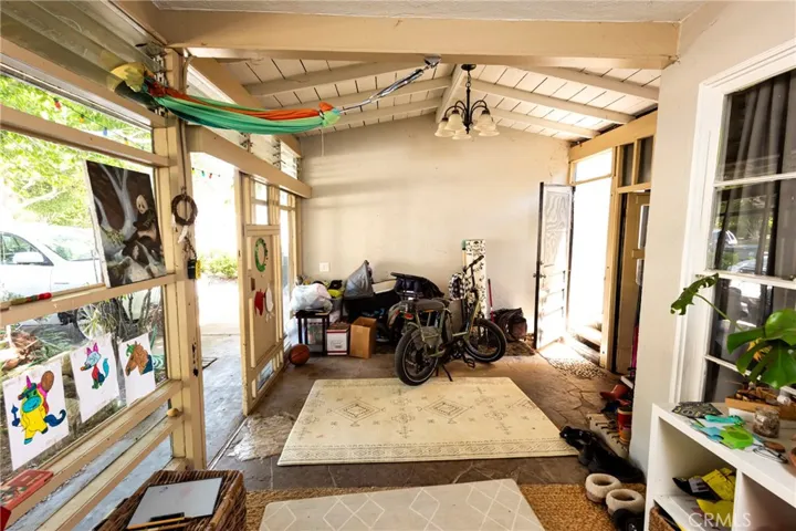 ENTRY/ENCLOSED PATIO