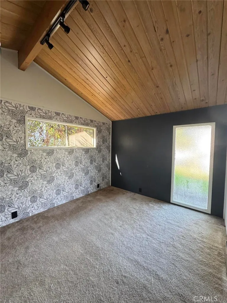 1544- guest bedroom with high ceilings