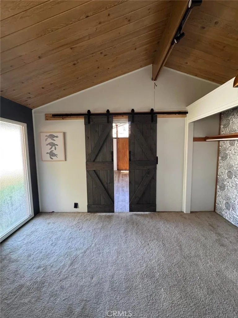 1544-Guest bedroom with barn doors
