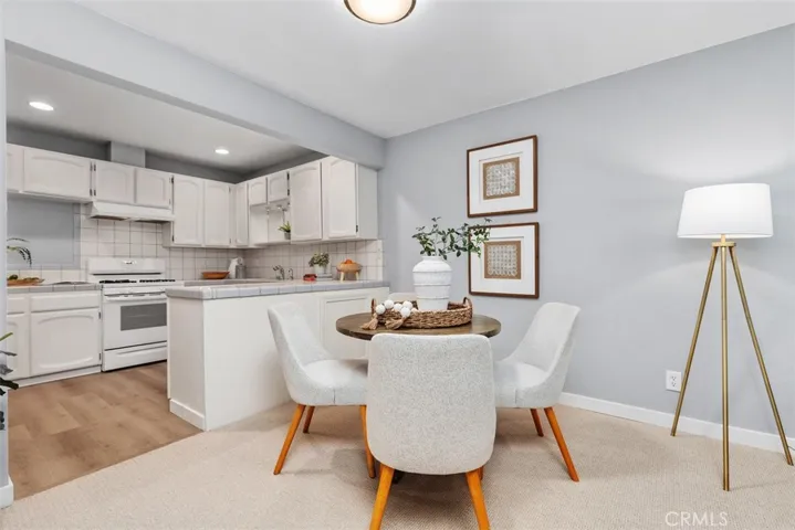 Dining Area, off of kitchen in living room