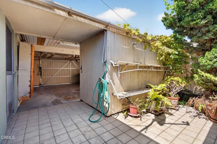 38-web-or-mls-Upmarketmedia_213Elf-115