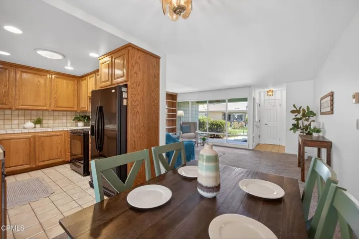 20-web-or-mls-Upmarketmedia_213Elf-060