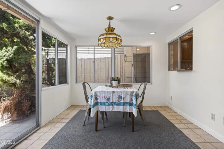 22-web-or-mls-Upmarketmedia_213Elf-064
