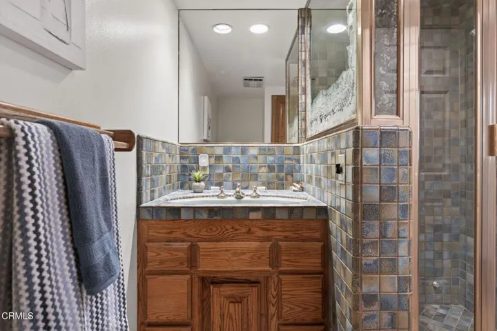 29-web-or-mls-Upmarketmedia_213Elf-087