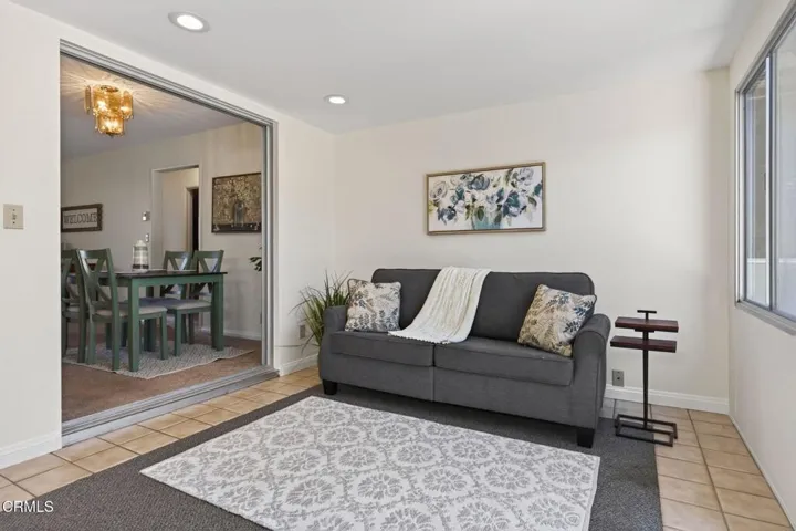 25-web-or-mls-Upmarketmedia_213Elf-073