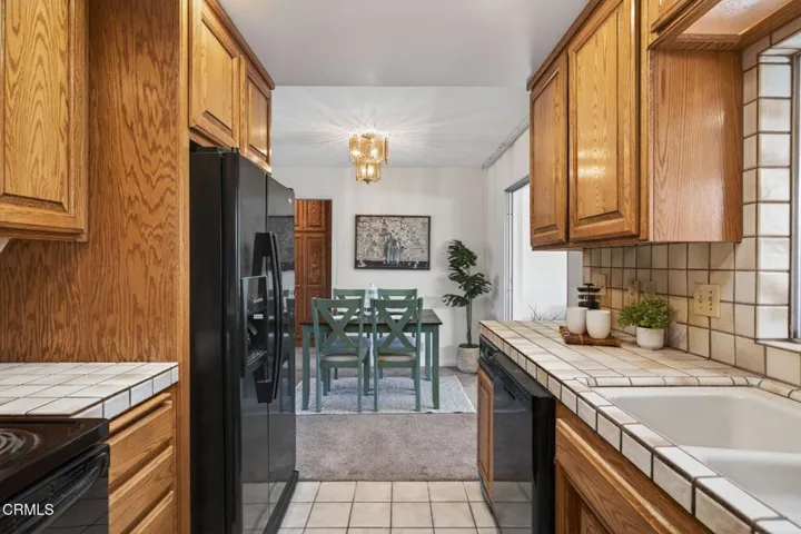 14-web-or-mls-Upmarketmedia_213Elf-049