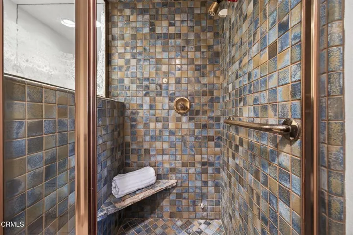 30-web-or-mls-Upmarketmedia_213Elf-089