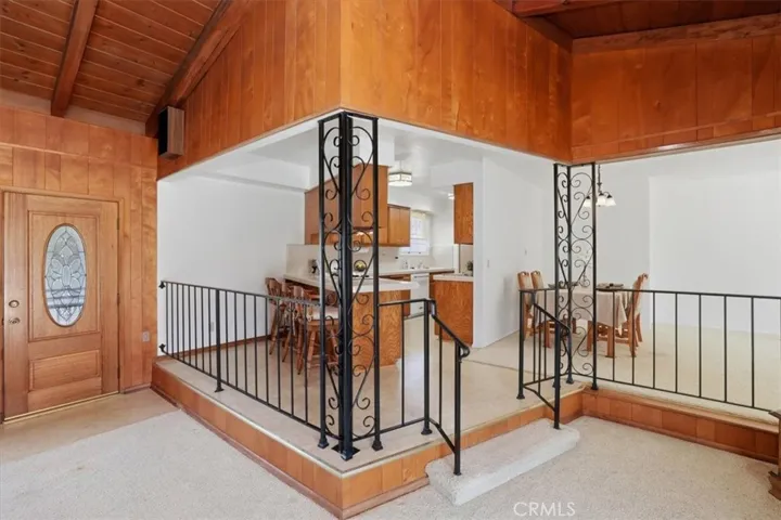 Side entry into family room and kitchen