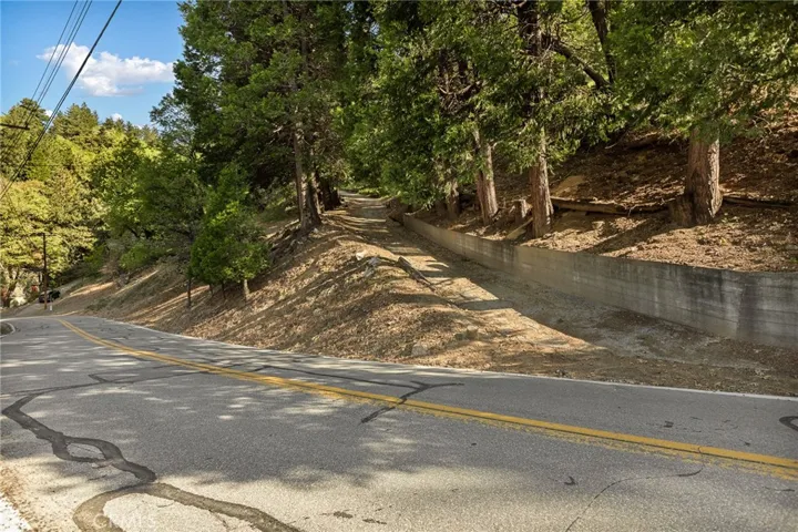 30962 Old City Creek, Running Springs, California 92382