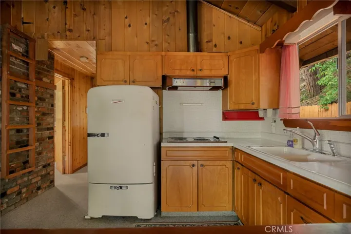 30962 Old City Creek, Running Springs, California 92382