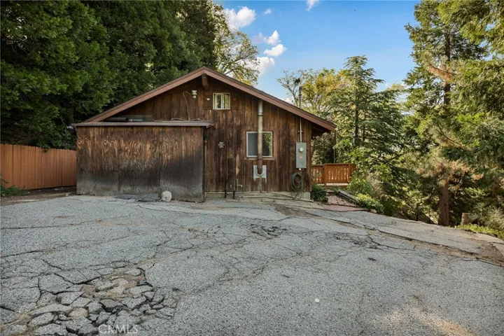 30962 Old City Creek, Running Springs, California 92382