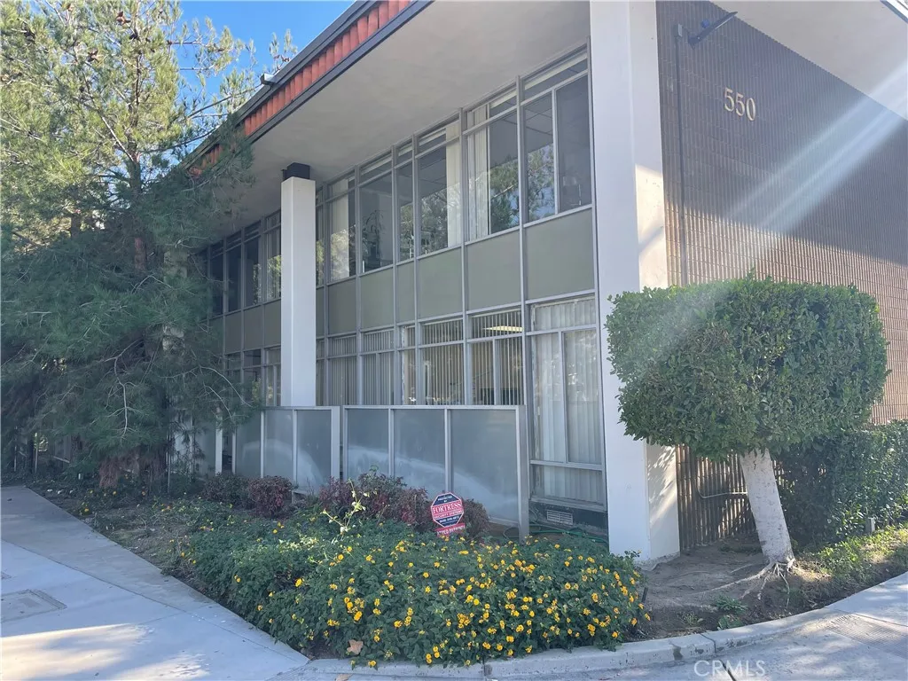 550 W Duarte 2