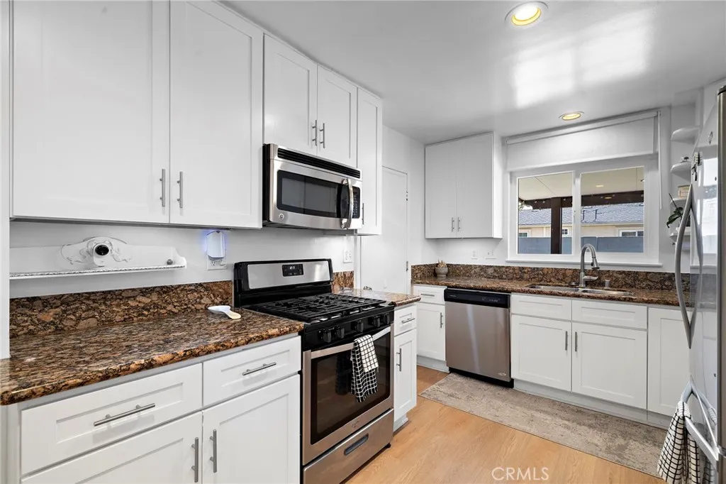 Stainless Steel Appliances & Direct Access to the Garage