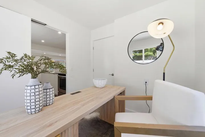 150 Middlefield Road, Palo Alto, California 94301