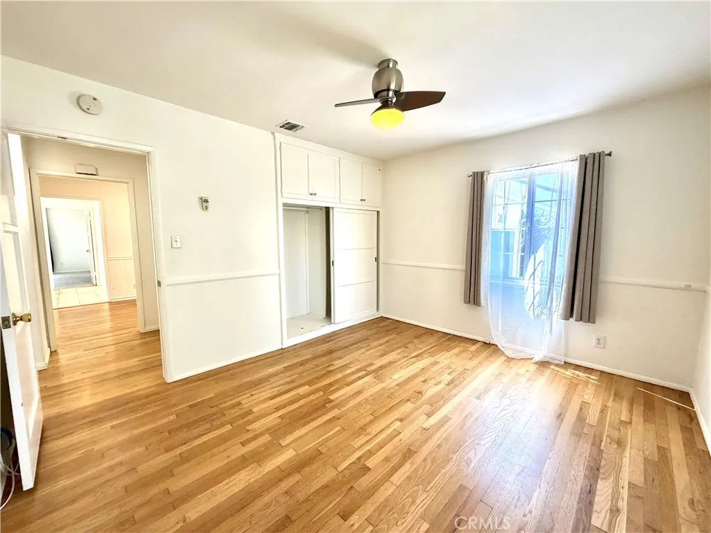 Bedroom#1: Queen fits