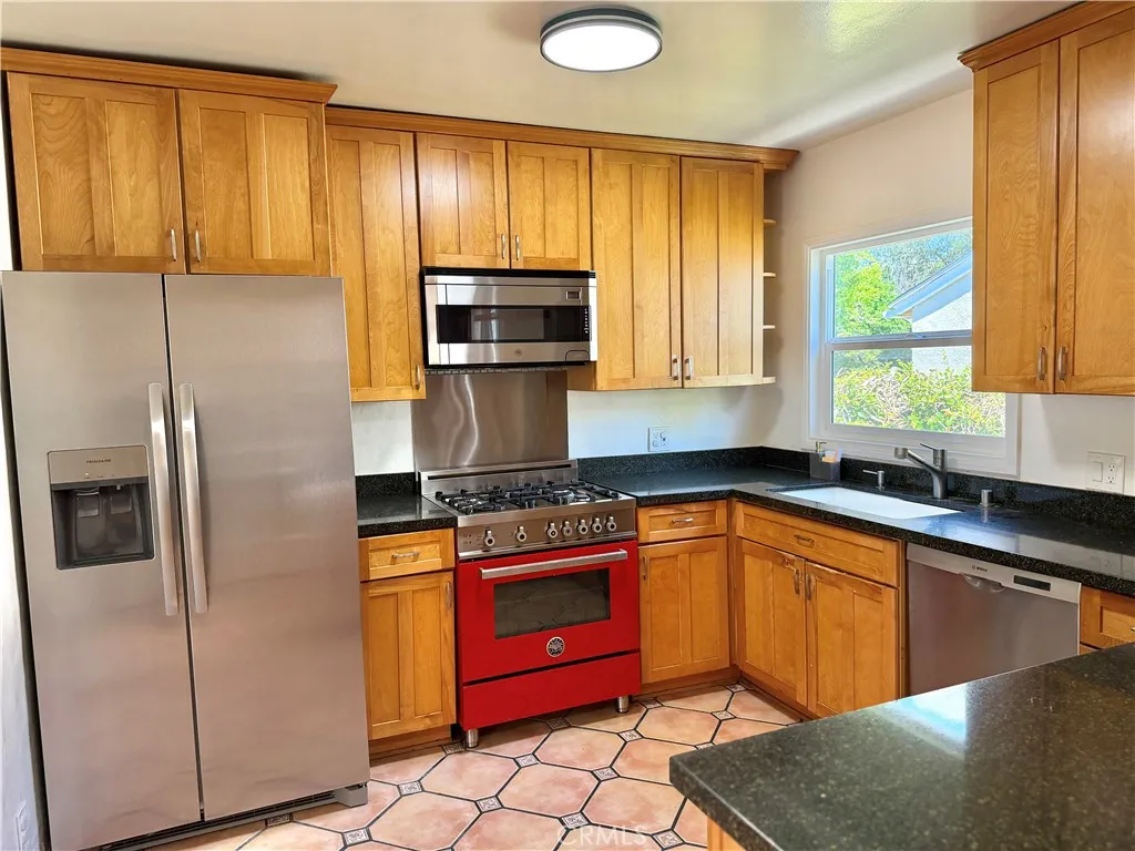 Spacious kitchen
