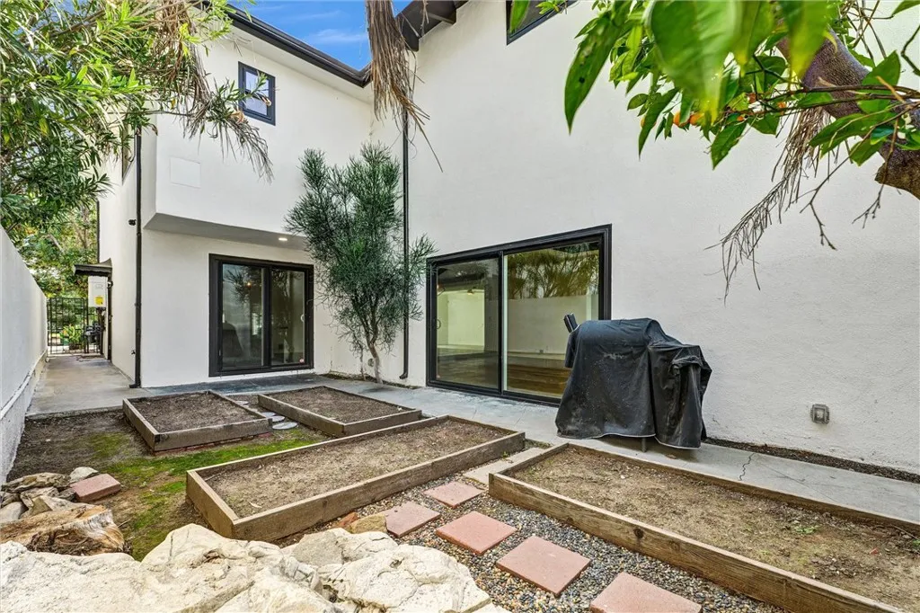 Side yard with planters