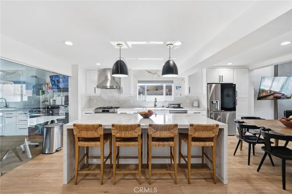 kitchen featuring an 8 foot porcelain waterfall island with seating for 4