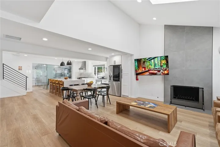 Living room with Vaulted Ceilings for an open and spacious feel