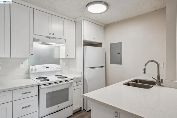 960 Shorepoint Ct 120, Alameda, California 94501