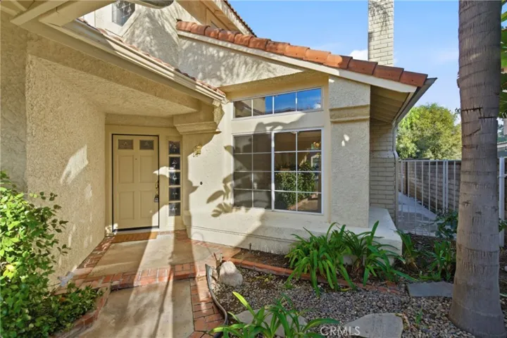 28360 Easton Lane, Saugus, California 91350