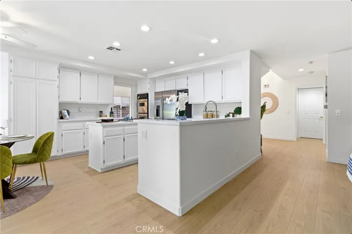 28360 Easton Lane, Saugus, California 91350