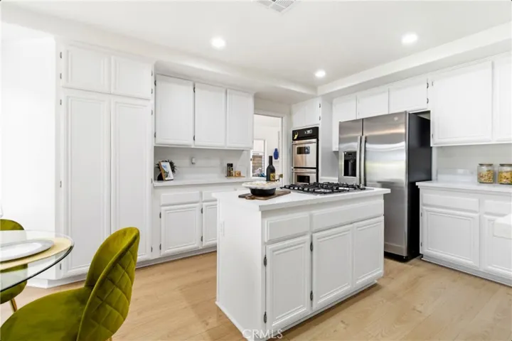 28360 Easton Lane, Saugus, California 91350