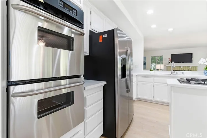 28360 Easton Lane, Saugus, California 91350