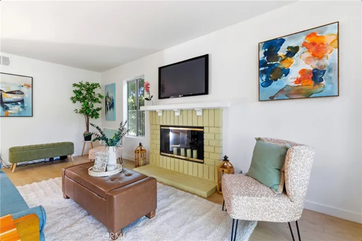 28360 Easton Lane, Saugus, California 91350