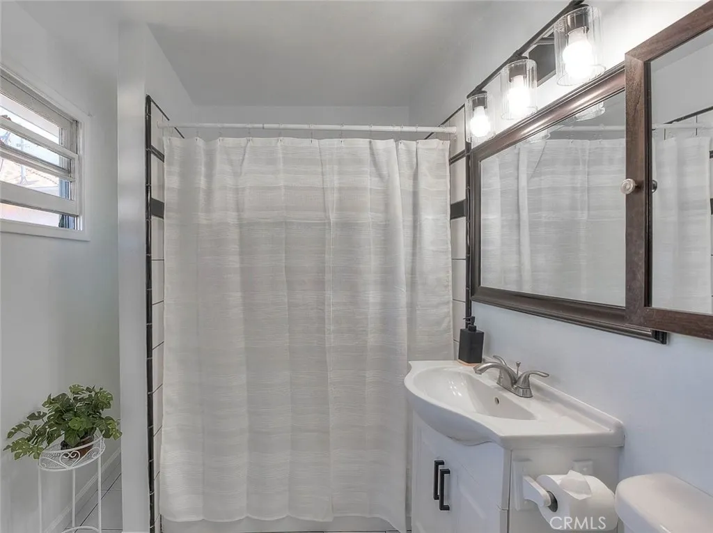 Bonus Room Bathroom