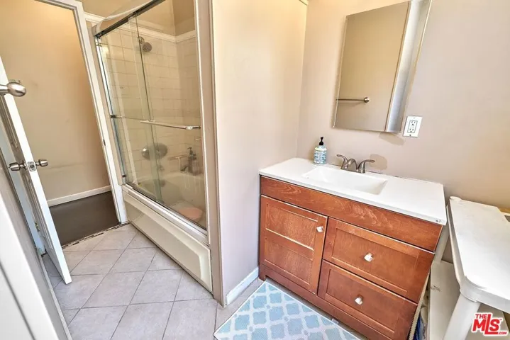 9885 Lev Avenue, Arleta, California 91331