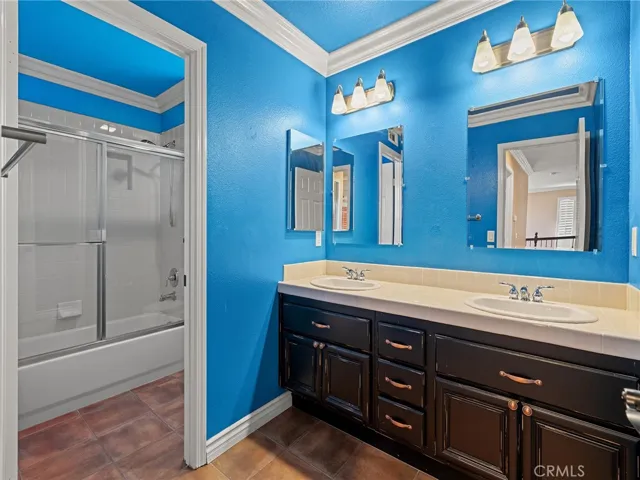 Second Floor Common Bathroom