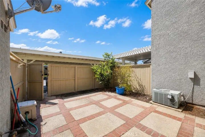 47 Fox 27, Irvine, California 92614