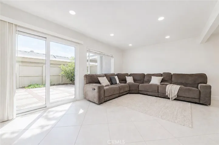 47 Fox 27, Irvine, California 92614
